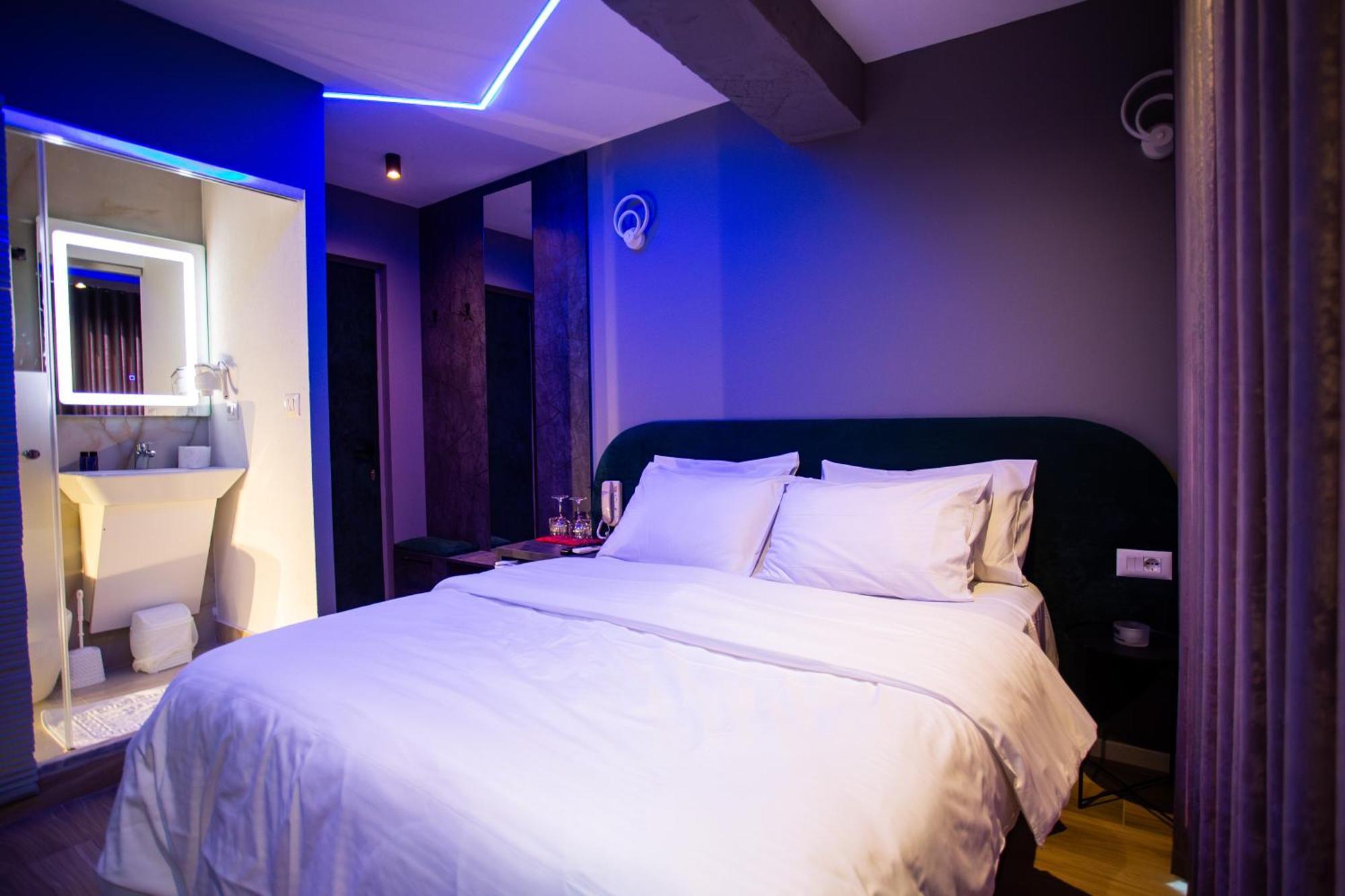 Hotel The Bubbles - Jacuzzi Tirana